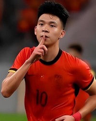 乐鱼体育官方网站-同样是获得单刀球！为何杜月徵能直接冷静破门，王钰栋却错失良机