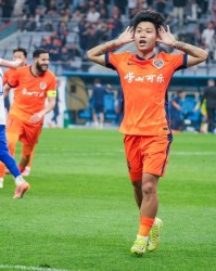 乐鱼体育登录入口-两年前还是争冠热门，如今输保级队4个球！泰山队脊梁断在了哪里